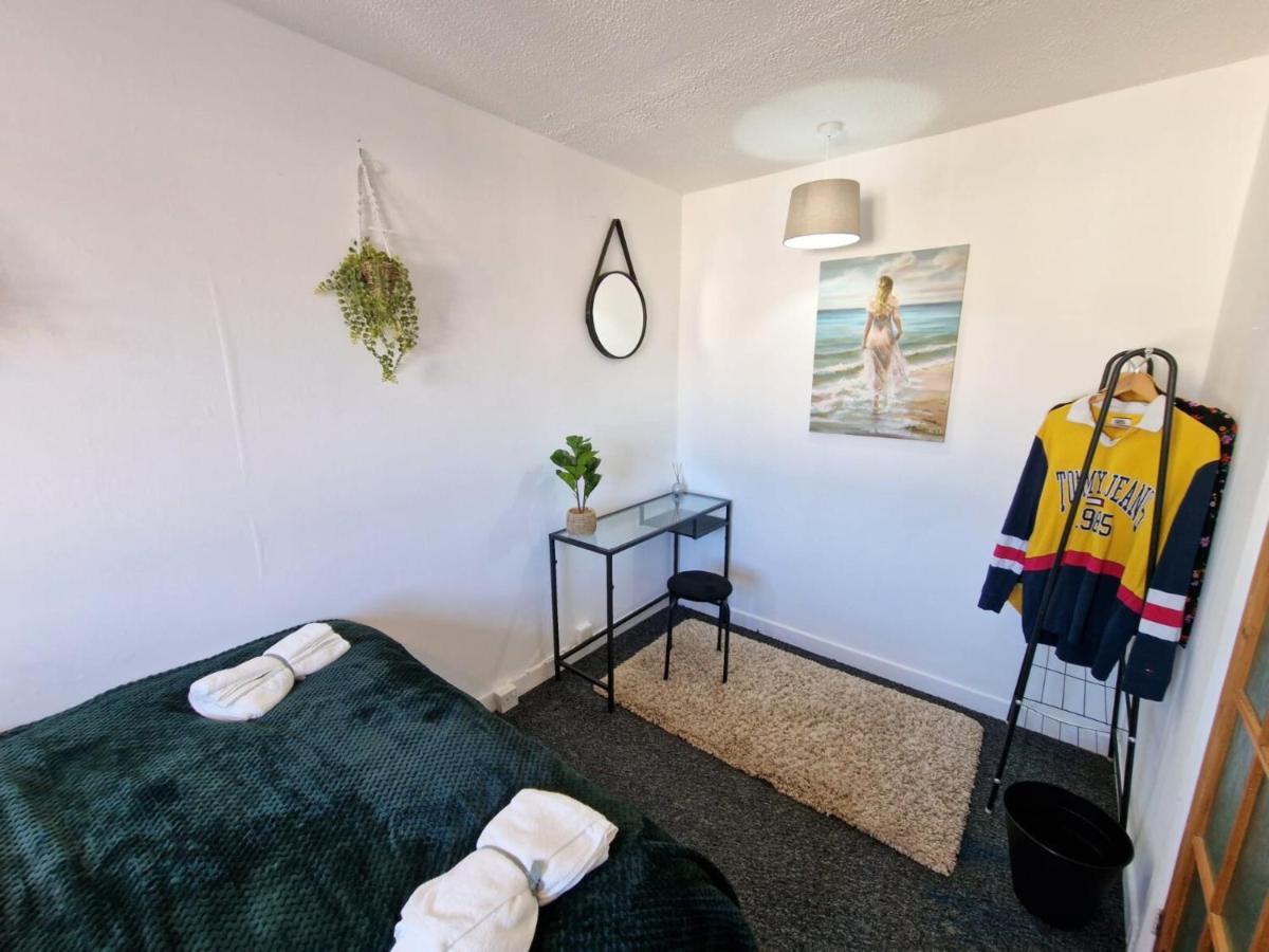 Marston Green Spacious & Comfy Home- Very Close To Nec Birmingham ,Hs2 & Airport- Perfect For Contractors & Groups- Free Parking & Fast Wifi מראה חיצוני תמונה