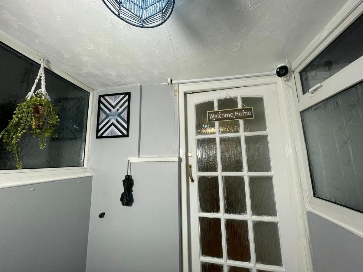 Marston Green Spacious & Comfy Home- Very Close To Nec Birmingham ,Hs2 & Airport- Perfect For Contractors & Groups- Free Parking & Fast Wifi מראה חיצוני תמונה