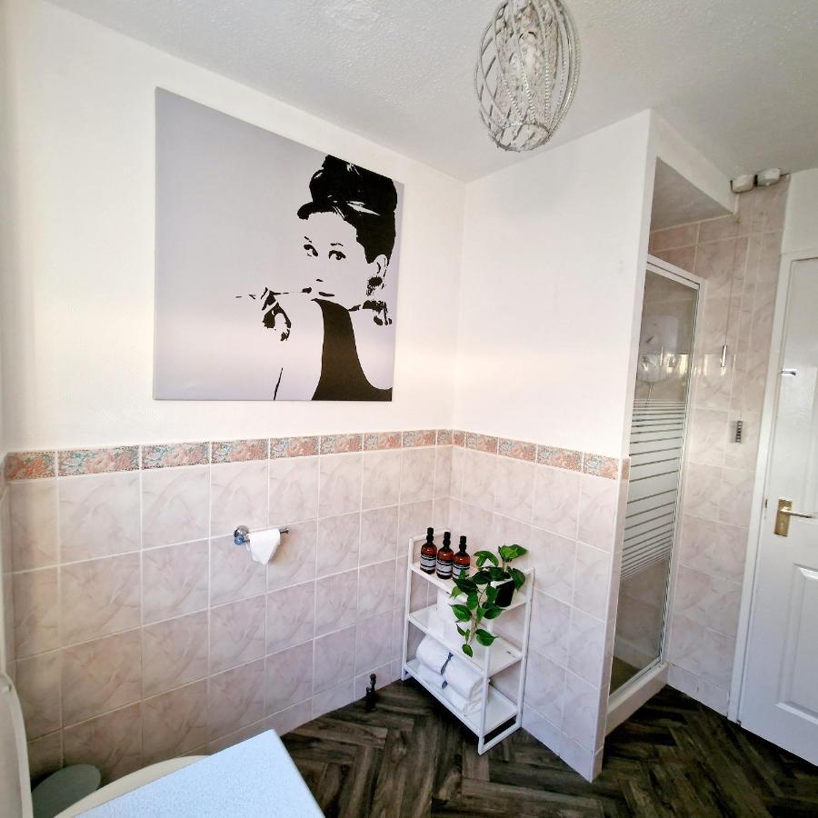 Marston Green Spacious & Comfy Home- Very Close To Nec Birmingham ,Hs2 & Airport- Perfect For Contractors & Groups- Free Parking & Fast Wifi מראה חיצוני תמונה