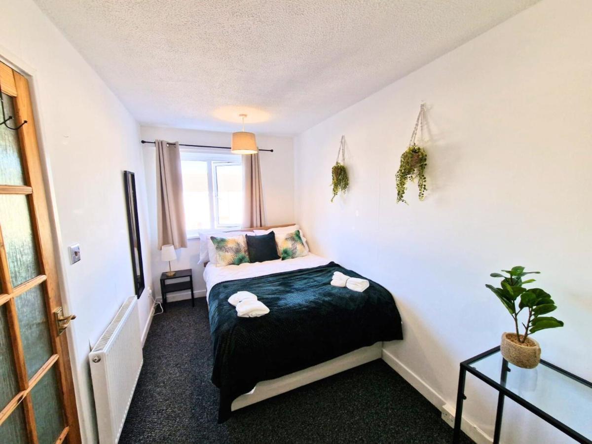 Marston Green Spacious & Comfy Home- Very Close To Nec Birmingham ,Hs2 & Airport- Perfect For Contractors & Groups- Free Parking & Fast Wifi מראה חיצוני תמונה